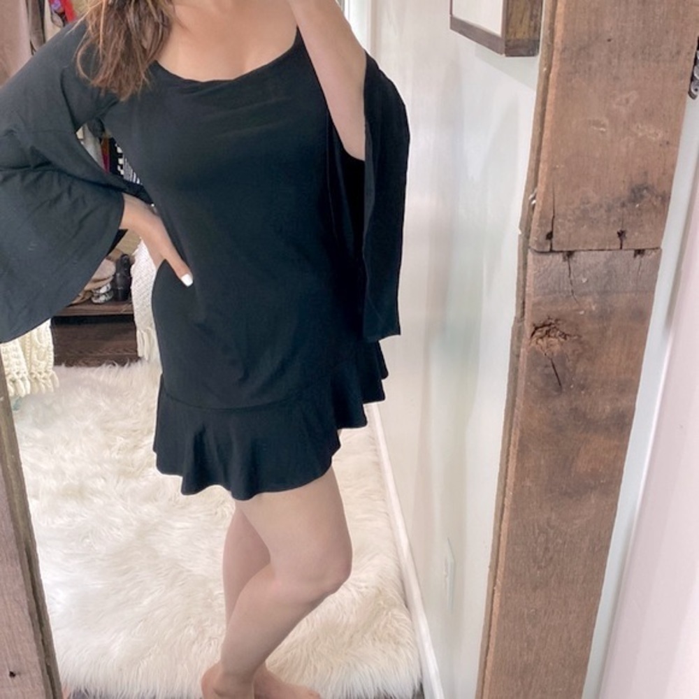 Susana Monaco black dress with bell sleeves size small